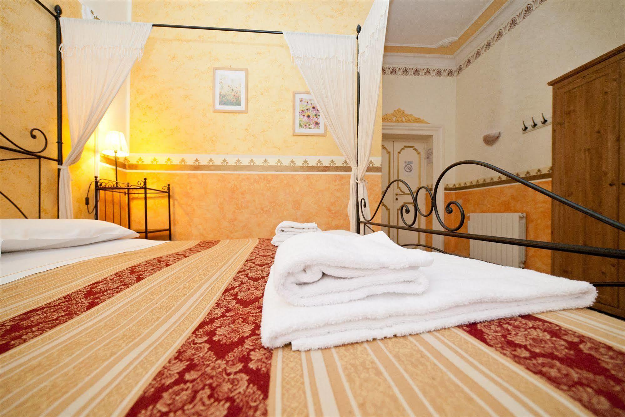 Baldassini Suites Rome Bagian luar foto